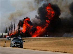加拿大大火促使國(guó)際油價(jià)短時(shí)間內(nèi)上升 加拿大大火促使國(guó)際油價(jià)短時(shí)間內(nèi)上升