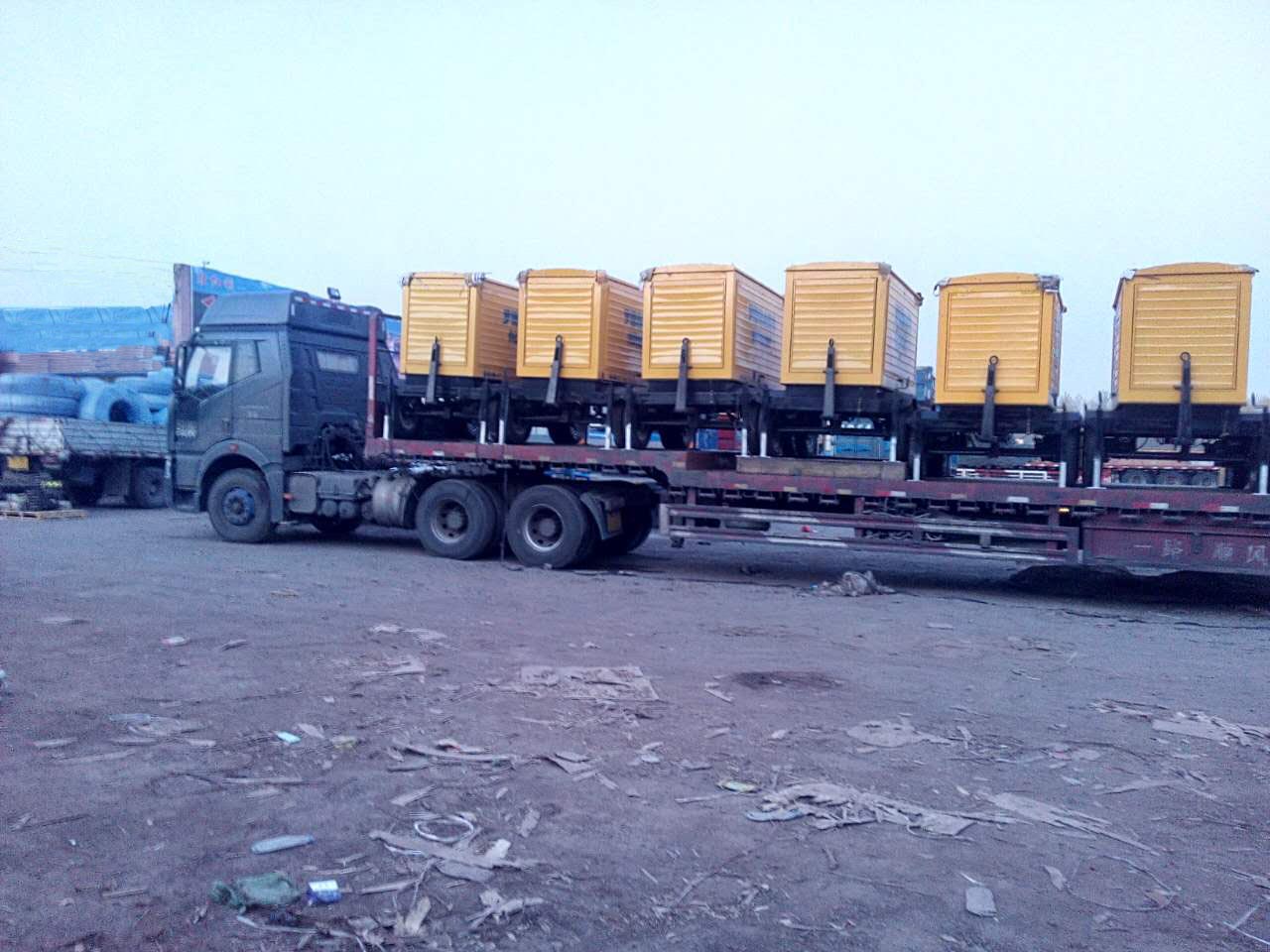 準(zhǔn)備發(fā)往黑龍江某農(nóng)場的移動(dòng)泵車 準(zhǔn)備發(fā)往黑龍江某農(nóng)場的移動(dòng)泵車